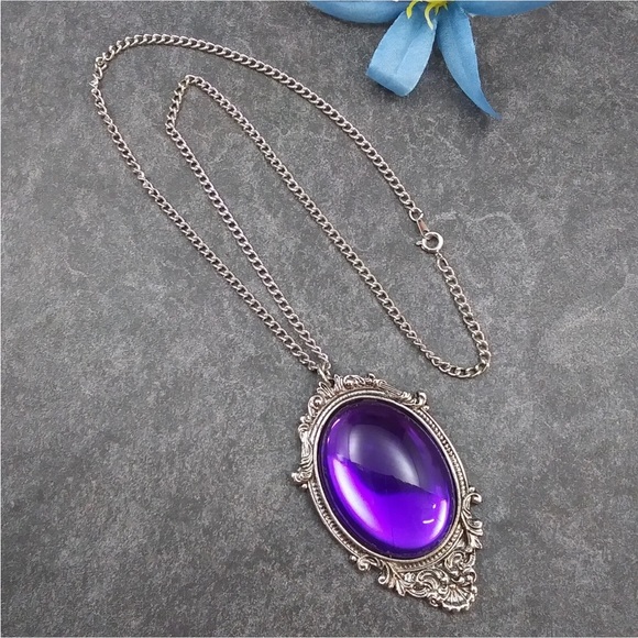 Vintage. Silver Tone Purple Acrylic Chunky Pendant Necklace. 20” - Picture 8 of 10
